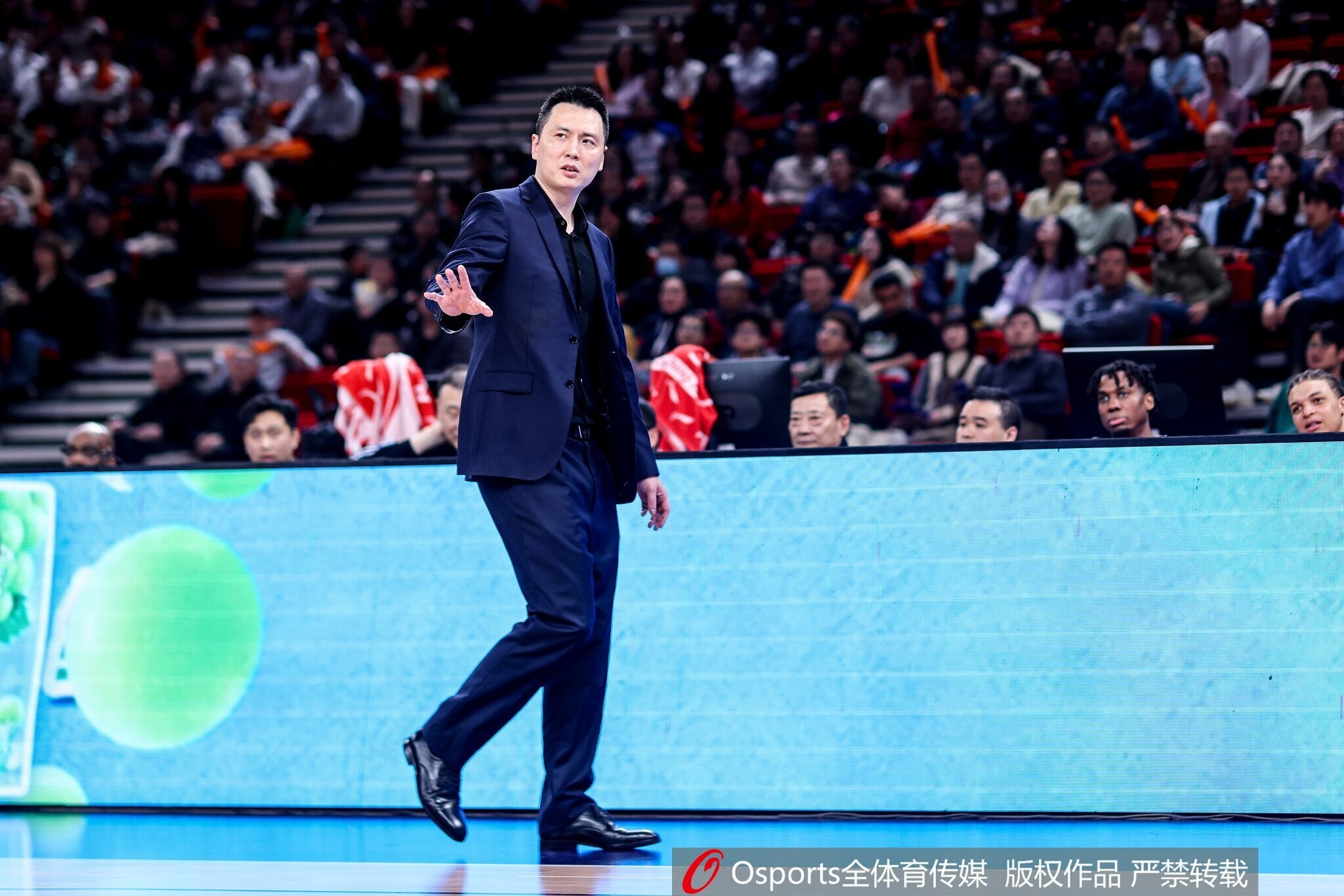 媒体人：上海在经历外援磨合的阵痛 没了白边 战术没那么丰富立体